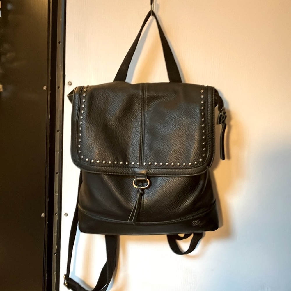 Le Sak  Genuine Leather convertible crossbody/ knapsack 12 x 12 x 3 1/4